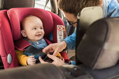 Can You Feed Newborn in Car Seat? Exploring the Uncharted Realms of Parenting and Convenience